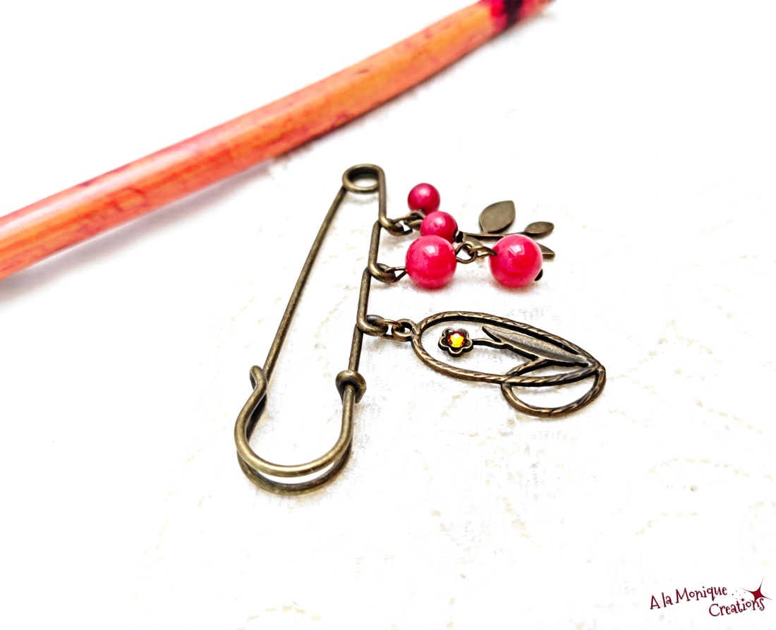 Brosa cu floare rosie - bijuterii - mărțișor - Artynos.ro