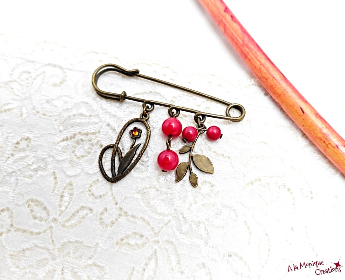 Brosa cu floare rosie - bijuterii - mărțișor - Artynos.ro