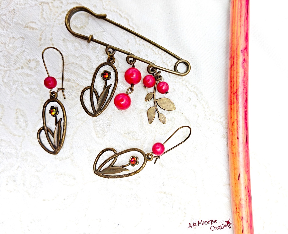 Brosa cu floare rosie - bijuterii - mărțișor - Artynos.ro