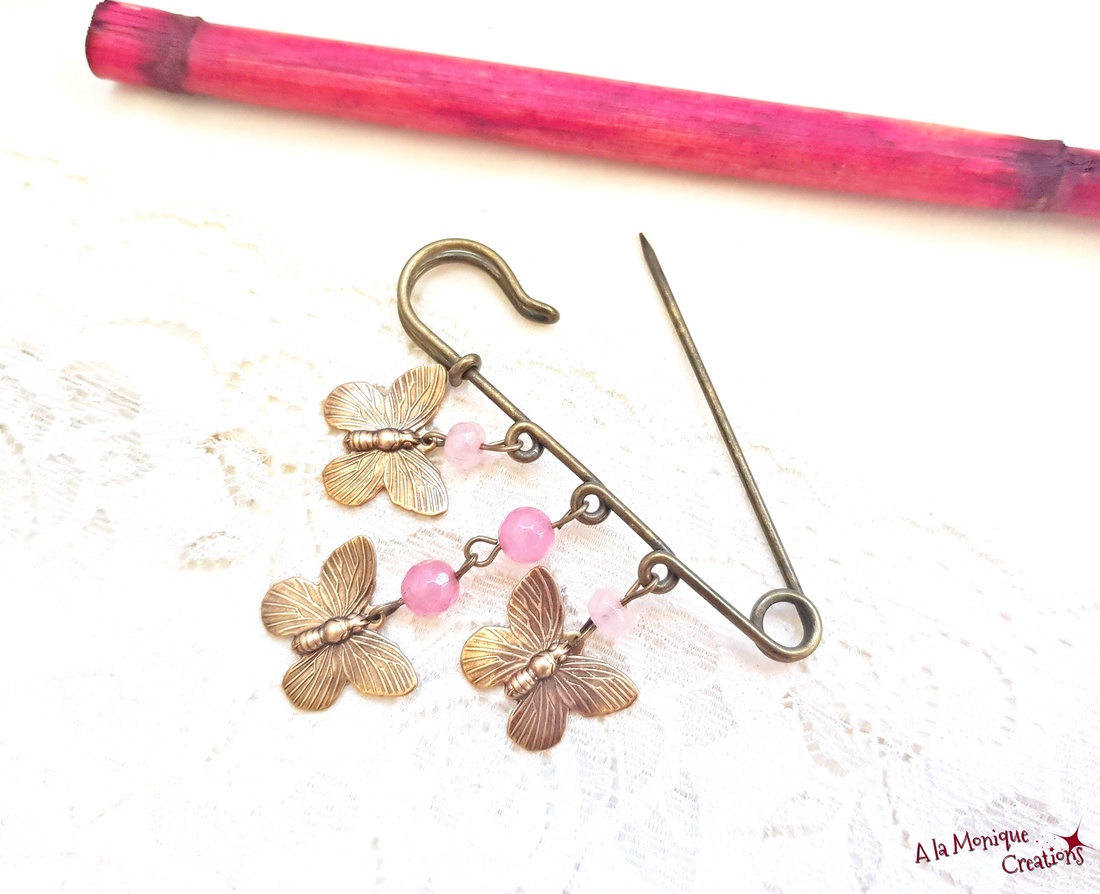 Brosa cu fluturasi si agate roz - bijuterii - mărțișor - Artynos.ro