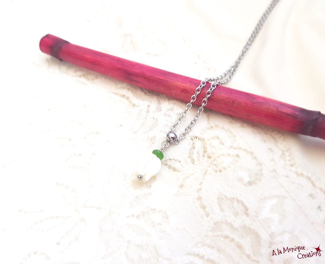 Colier cu sidef alb si jad verde - bijuterii - coliere - coliere cu pandative - Artynos.ro