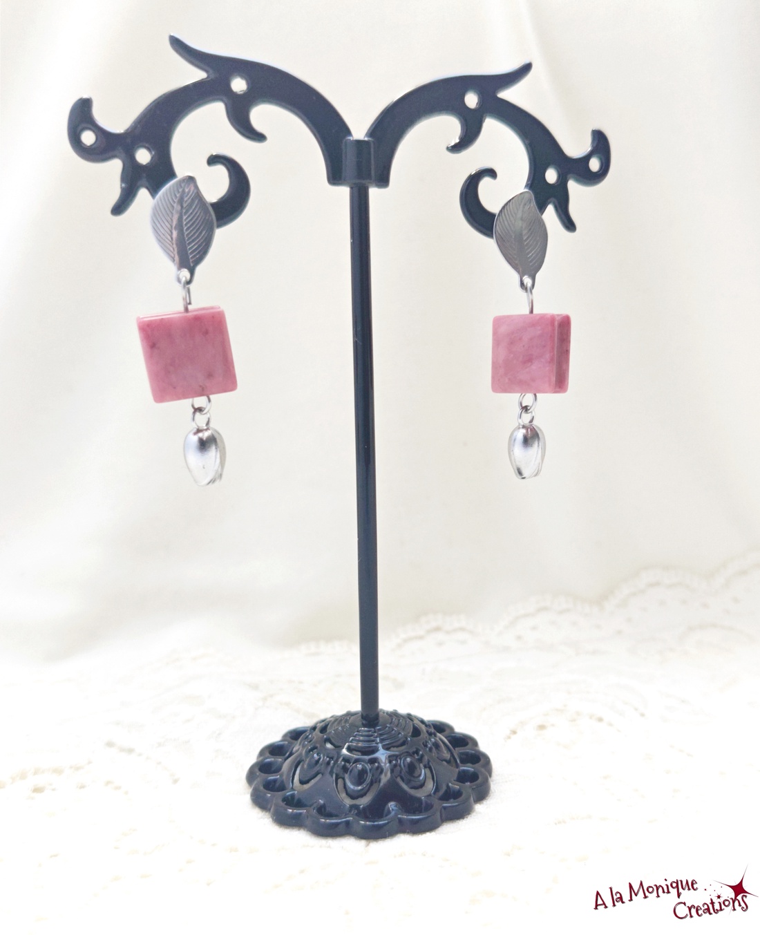 Cercei cu lalele si rodonit - bijuterii - cercei - cercei din pietre semiprețioase - Artynos.ro