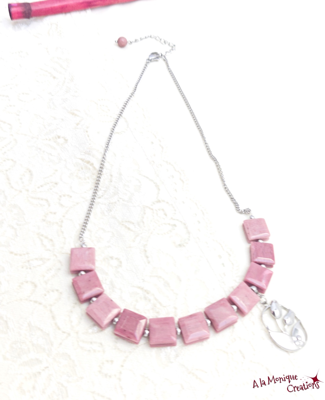 Colier cu lalele si rodonit - bijuterii - coliere - coliere cu pandative - Artynos.ro