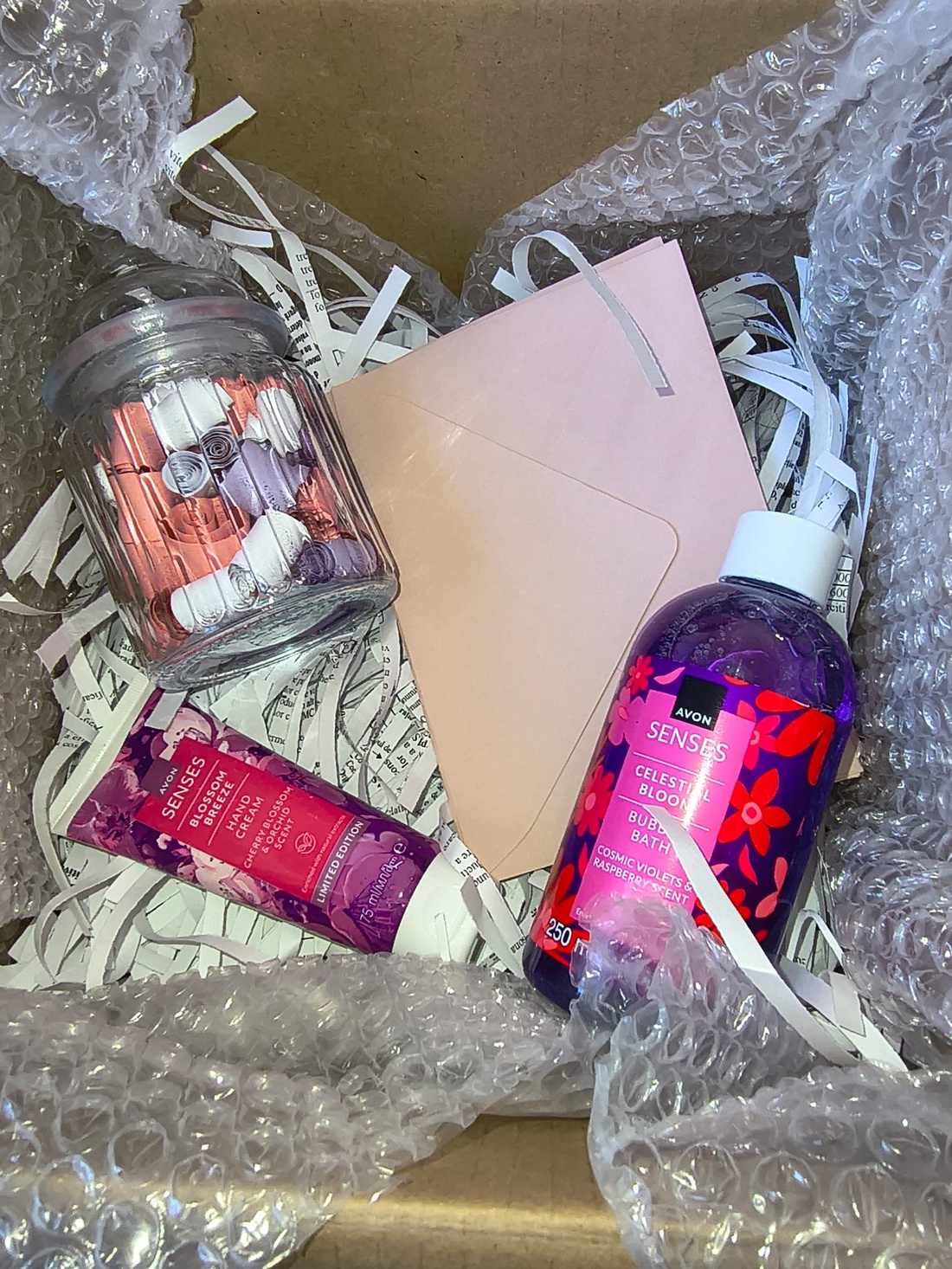 Cadou din suflet - set complet - 50 mesaje de icurajare, set de scrisori, 2 produse de ingrijire. - igienă și înfrumusețare - pachete cosmetice cadou - Artynos.ro