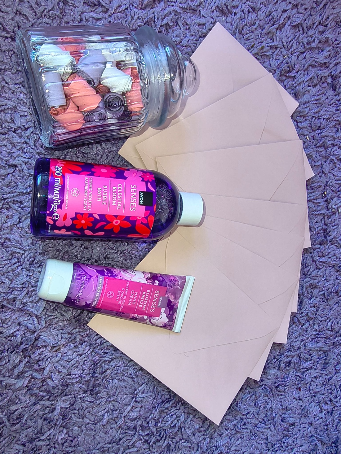  Cadou din suflet - set complet - 50 mesaje de icurajare, set de scrisori, 2 produse de ingrijire. - igienă și înfrumusețare - pachete cosmetice cadou - Artynos.ro