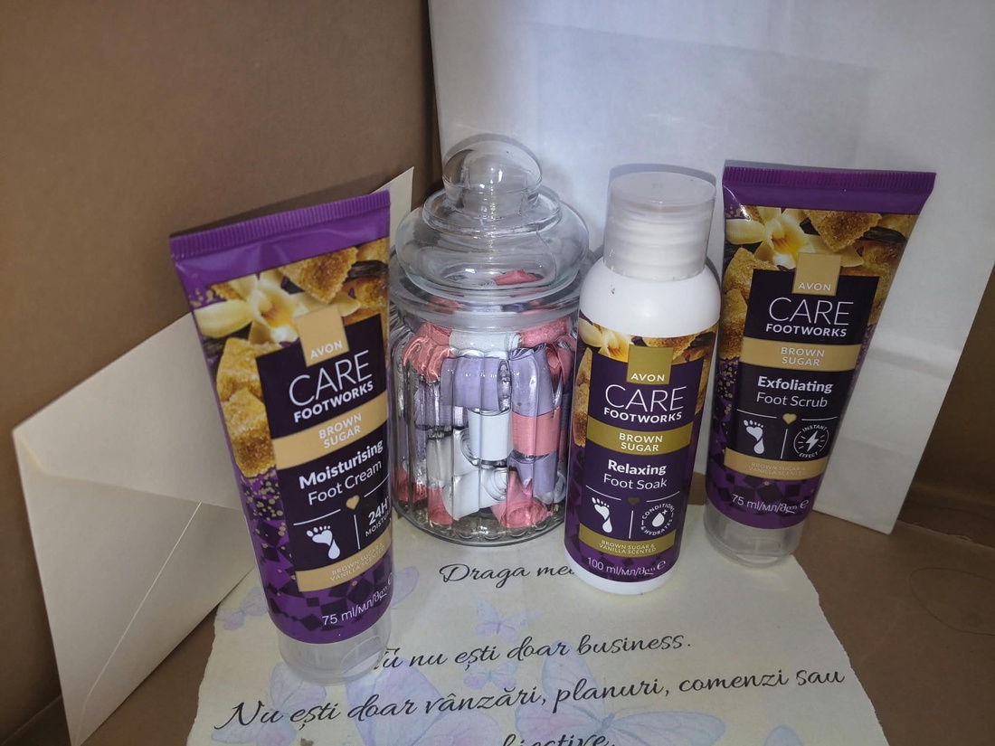 Cadou pentru femeie � Set îngrijire picioare Avon și borcan cu 50 de încurajări - igienă și înfrumusețare - produse de igienă personală - produse speciale pentru îngrijirea pielii - Artynos.ro