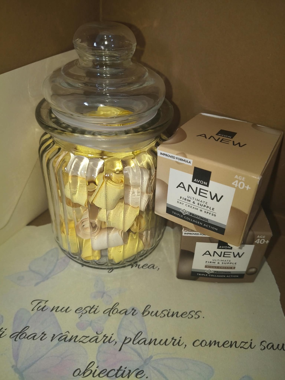 Cadou pentru femeie � Borcan cu mesaje de încurajare + cremă de zi și noapte Avon Anew 40+ - igienă și înfrumusețare - produse de igienă personală - produse speciale pentru îngrijirea pielii - Artynos.ro