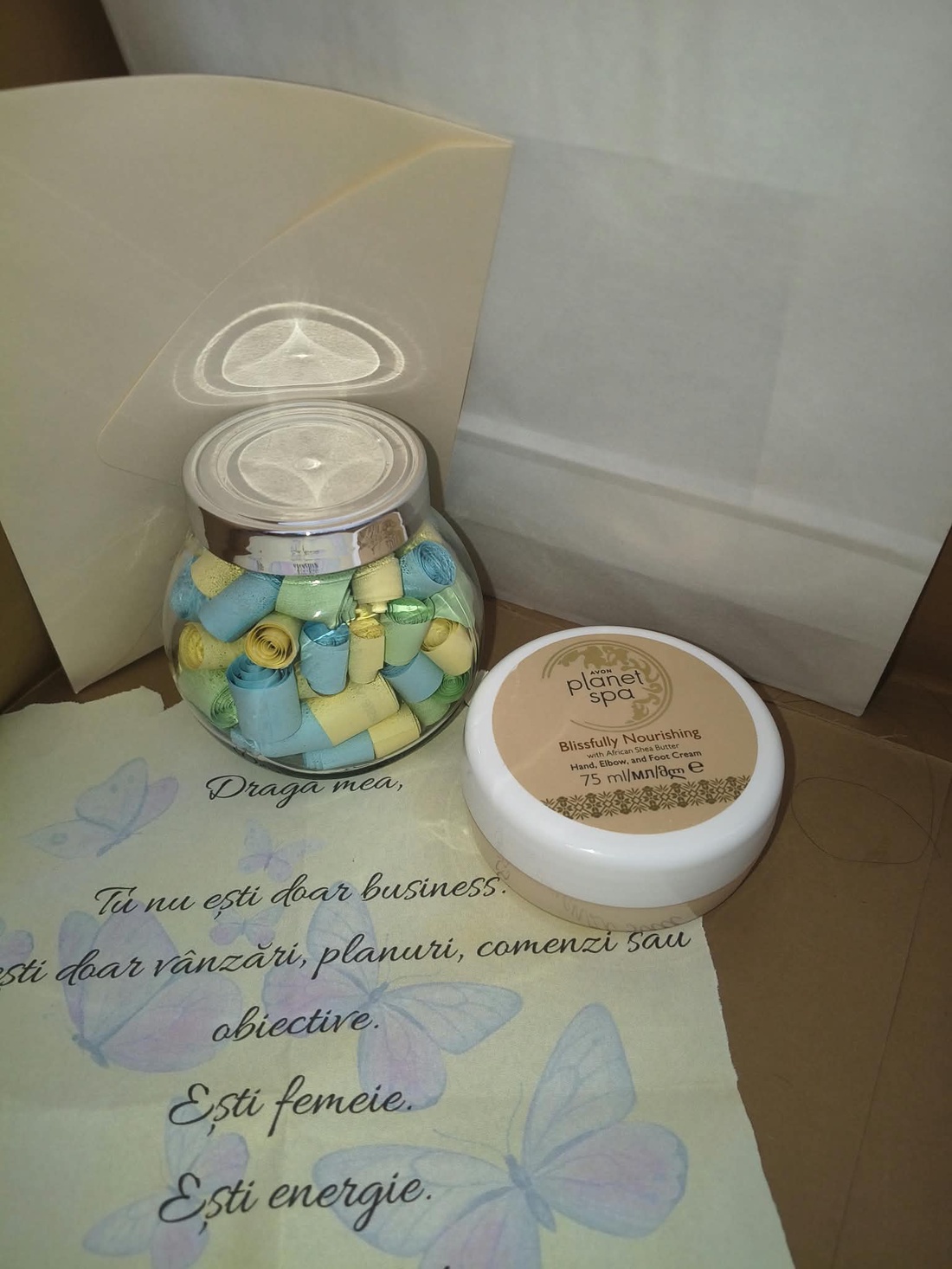 Set cadou pentru femeie � 30 de mesaje de încurajare + cremă Avon Planet Spa - igienă și înfrumusețare - produse de igienă personală - produse speciale pentru îngrijirea pielii - Artynos.ro