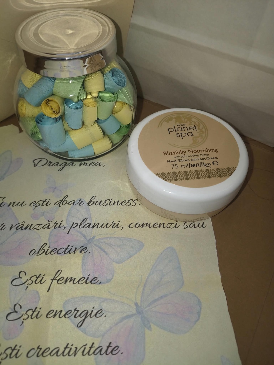 Set cadou pentru femeie � 30 de mesaje de încurajare + cremă Avon Planet Spa - igienă și înfrumusețare - produse de igienă personală - produse speciale pentru îngrijirea pielii - Artynos.ro