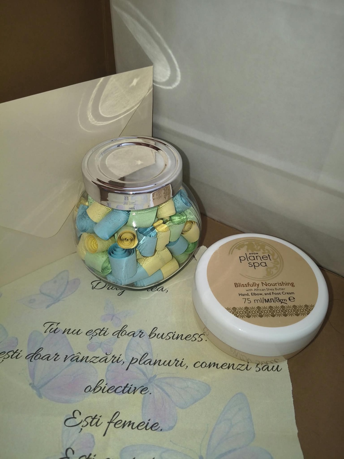 Set cadou pentru femeie � 30 de mesaje de încurajare + cremă Avon Planet Spa - igienă și înfrumusețare - produse de igienă personală - produse speciale pentru îngrijirea pielii - Artynos.ro