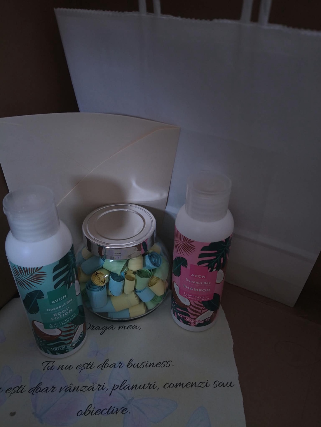 Cadou de răsfăț pentru ea � Mini Travel Avon + borcan cu mesaje pozitive - igienă și înfrumusețare - produse de igienă personală - produse speciale pentru îngrijirea pielii - Artynos.ro