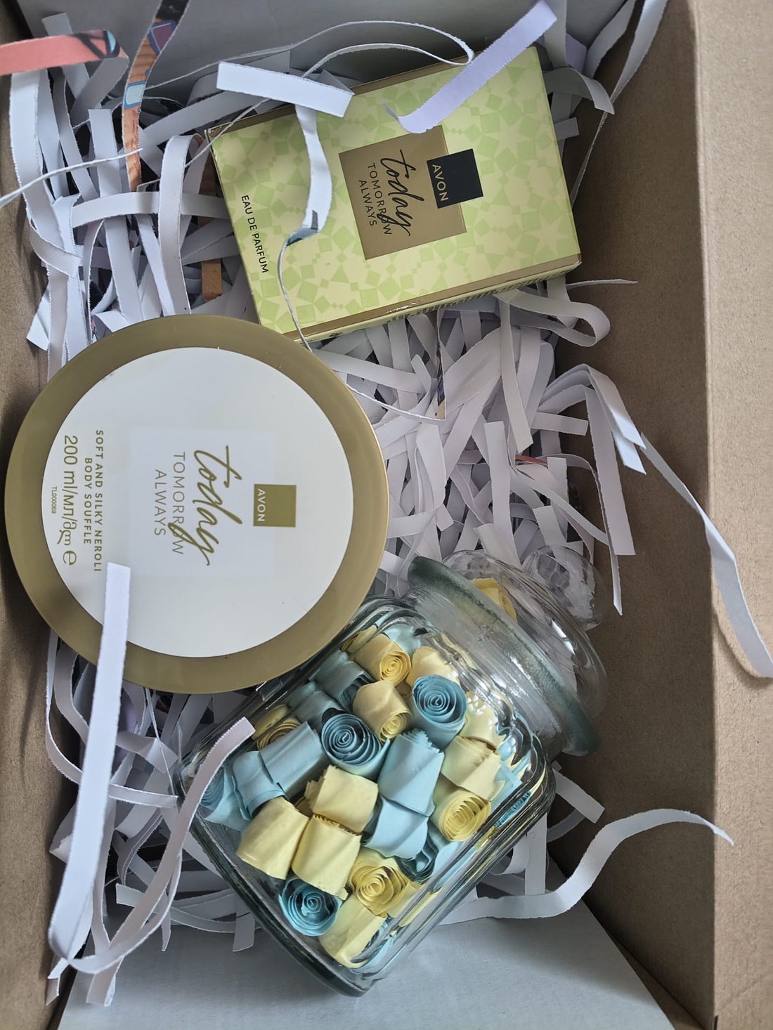 Set cadou Secret Santa � Borcan cu 100 de încurajări și set Avon Today - crăciun - moș nicolae - cadouri de moș nicolae - Artynos.ro