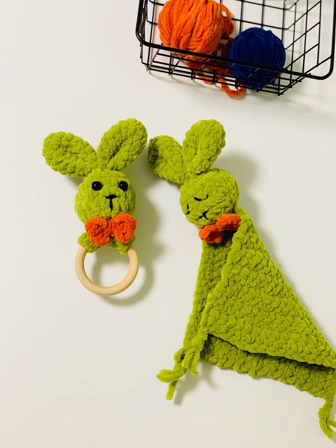 Set iepuraș verde  jucărie de dentiție și păturică de atașament handmade - jucării și echipamente pentru copii - jucării bebeluși - jucării de dentiție - Artynos.ro Set iepuraș verde  jucărie de dentiție și păturică de atașament handmade - jucării și echipamente pentru copii - jucării bebeluși - jucării de dentiție - Artynos.ro