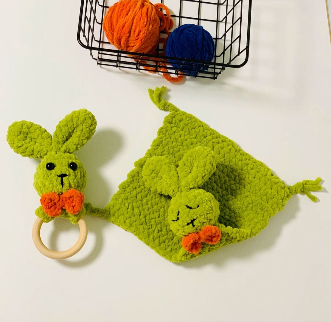 Set iepuraș verde  jucărie de dentiție și păturică de atașament handmade - jucării și echipamente pentru copii - jucării bebeluși - jucării de dentiție - Artynos.ro Set iepuraș verde  jucărie de dentiție și păturică de atașament handmade - jucării și echipamente pentru copii - jucării bebeluși - jucării de dentiție - Artynos.ro