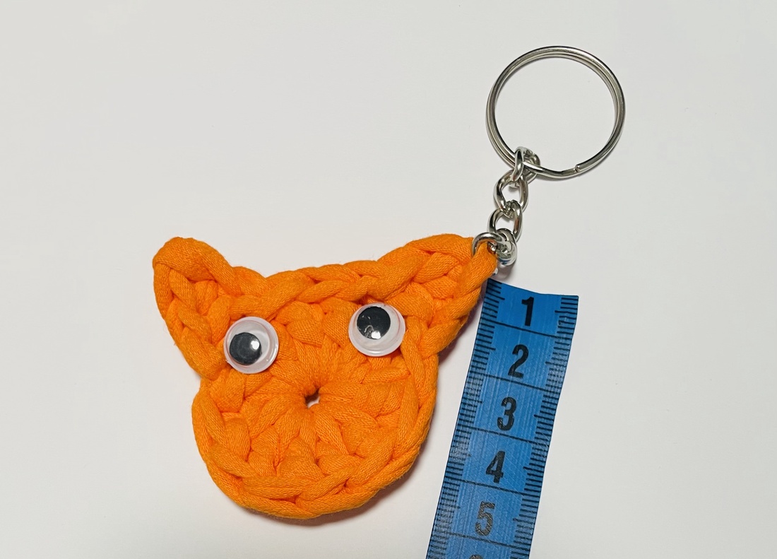 Breloc croșetat vulpiță - genți și portofele - accesorii genți - breloc - Artynos.ro