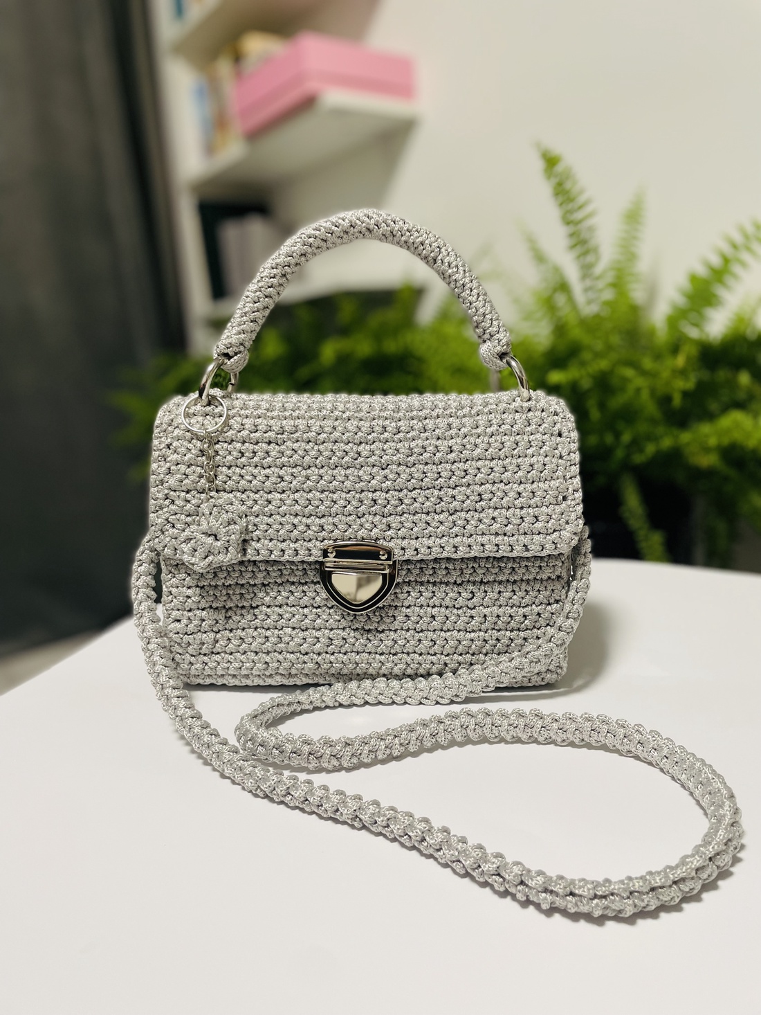 Poșetă croșetată - genți și portofele - genți de mână și umăr - geantă casual - Artynos.ro Poșetă croșetată - genți și portofele - genți de mână și umăr - geantă casual - Artynos.ro