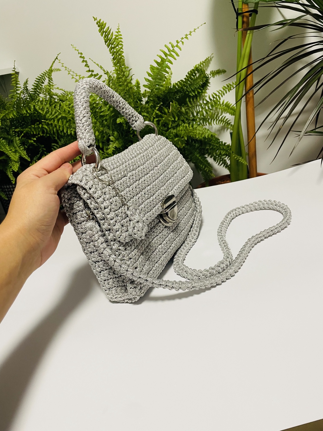 Poșetă croșetată - genți și portofele - genți de mână și umăr - geantă casual - Artynos.ro Poșetă croșetată - genți și portofele - genți de mână și umăr - geantă casual - Artynos.ro