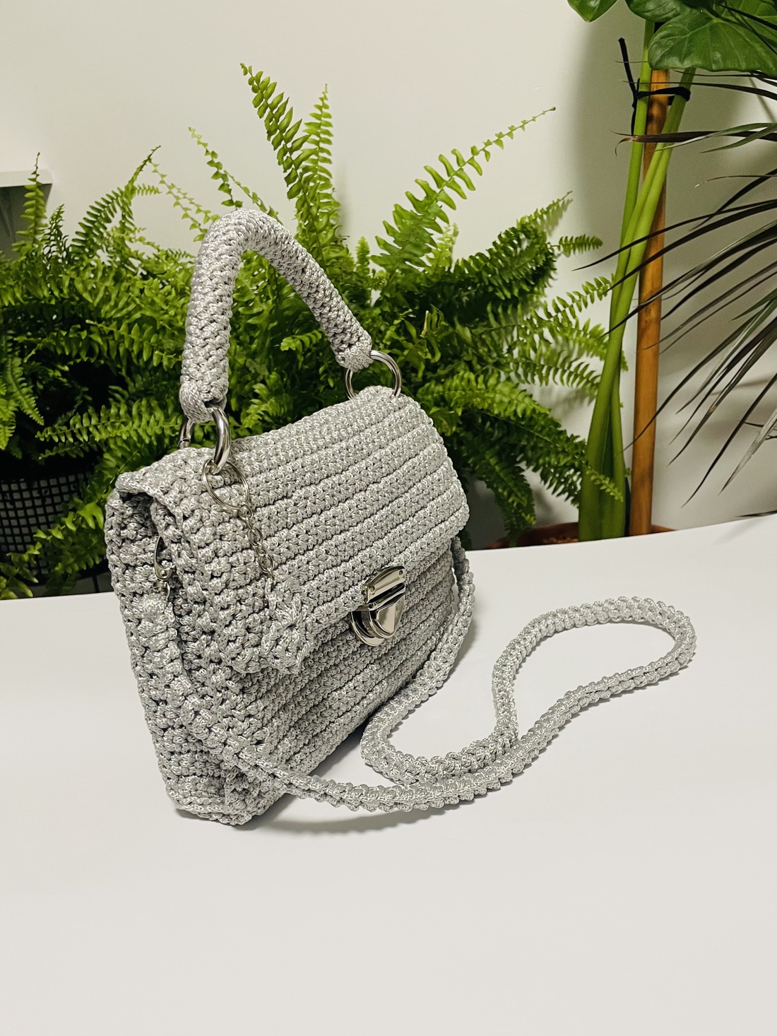 Poșetă croșetată - genți și portofele - genți de mână și umăr - geantă casual - Artynos.ro Poșetă croșetată - genți și portofele - genți de mână și umăr - geantă casual - Artynos.ro