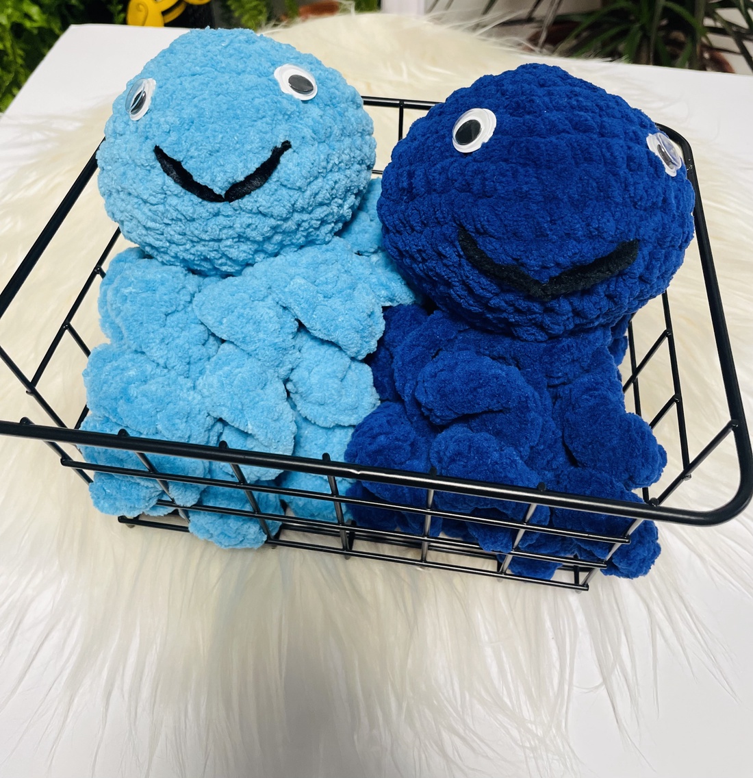 Caracatiță croșetată din catifea  jucărie moale, sigură și adorabilă, albastru-turcoa - jucării și echipamente pentru copii - cadouri baby shower - Artynos.ro