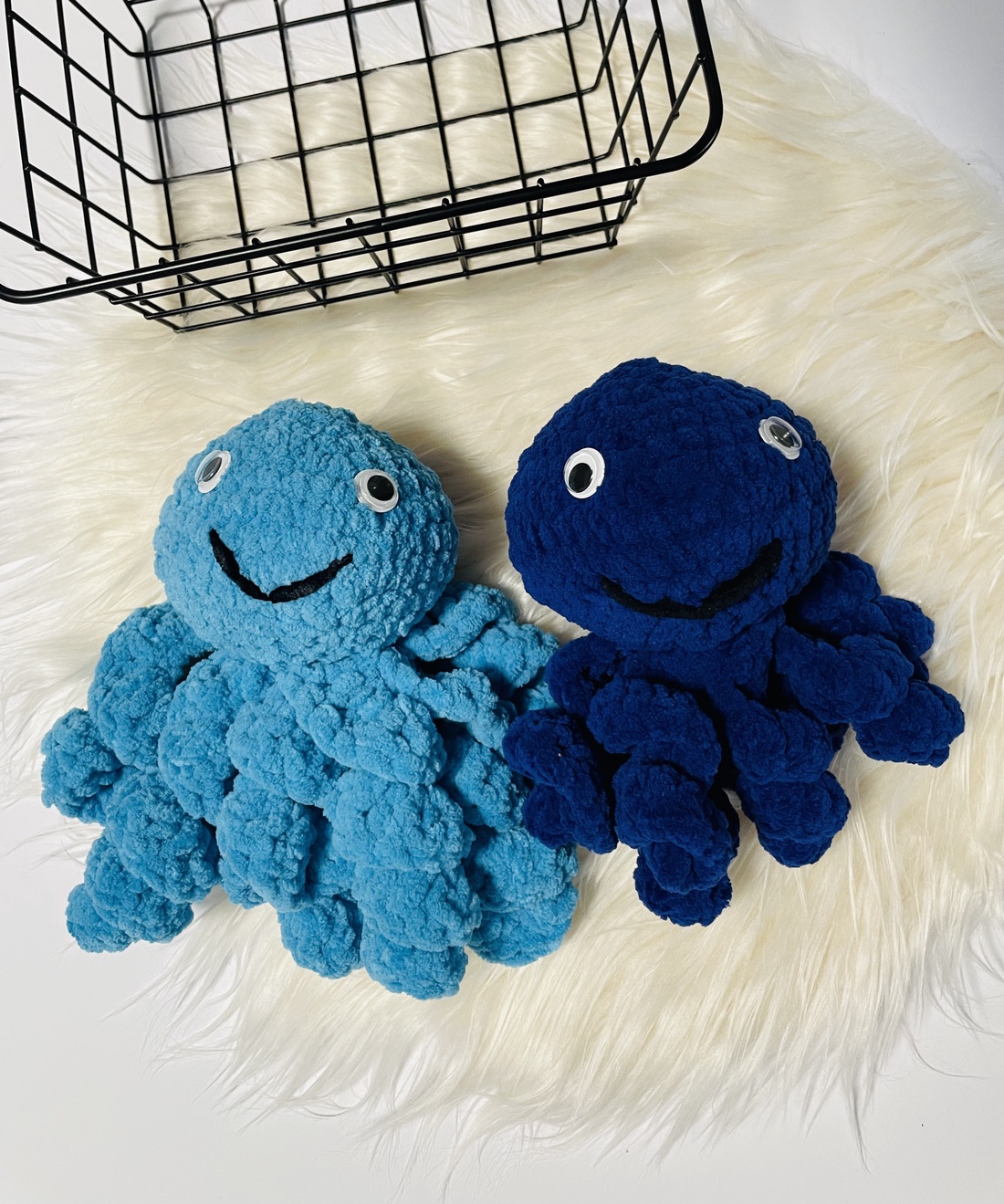 Caracatiță croșetată din catifea  jucărie moale, sigură și adorabilă, albastru-turcoa - jucării și echipamente pentru copii - cadouri baby shower - Artynos.ro