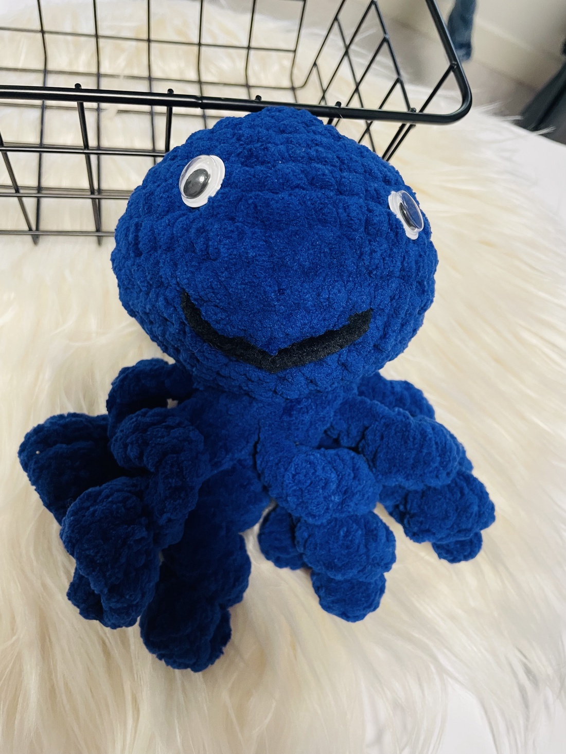 Caracatiță croșetată din catifea  jucărie moale și sigură, albastru închis - jucării și echipamente pentru copii - cadouri baby shower - Artynos.ro