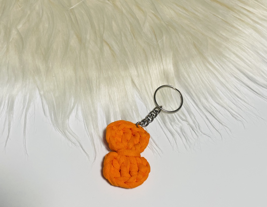 Breloc ceoșetat fundiță - genți și portofele - accesorii genți - breloc - Artynos.ro Breloc ceoșetat fundiță - genți și portofele - accesorii genți - breloc - Artynos.ro