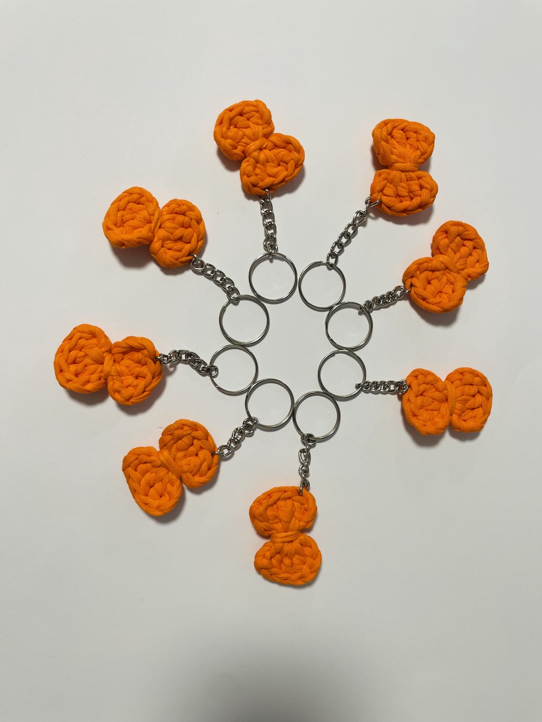 Breloc ceoșetat fundiță - genți și portofele - accesorii genți - breloc - Artynos.ro Breloc ceoșetat fundiță - genți și portofele - accesorii genți - breloc - Artynos.ro