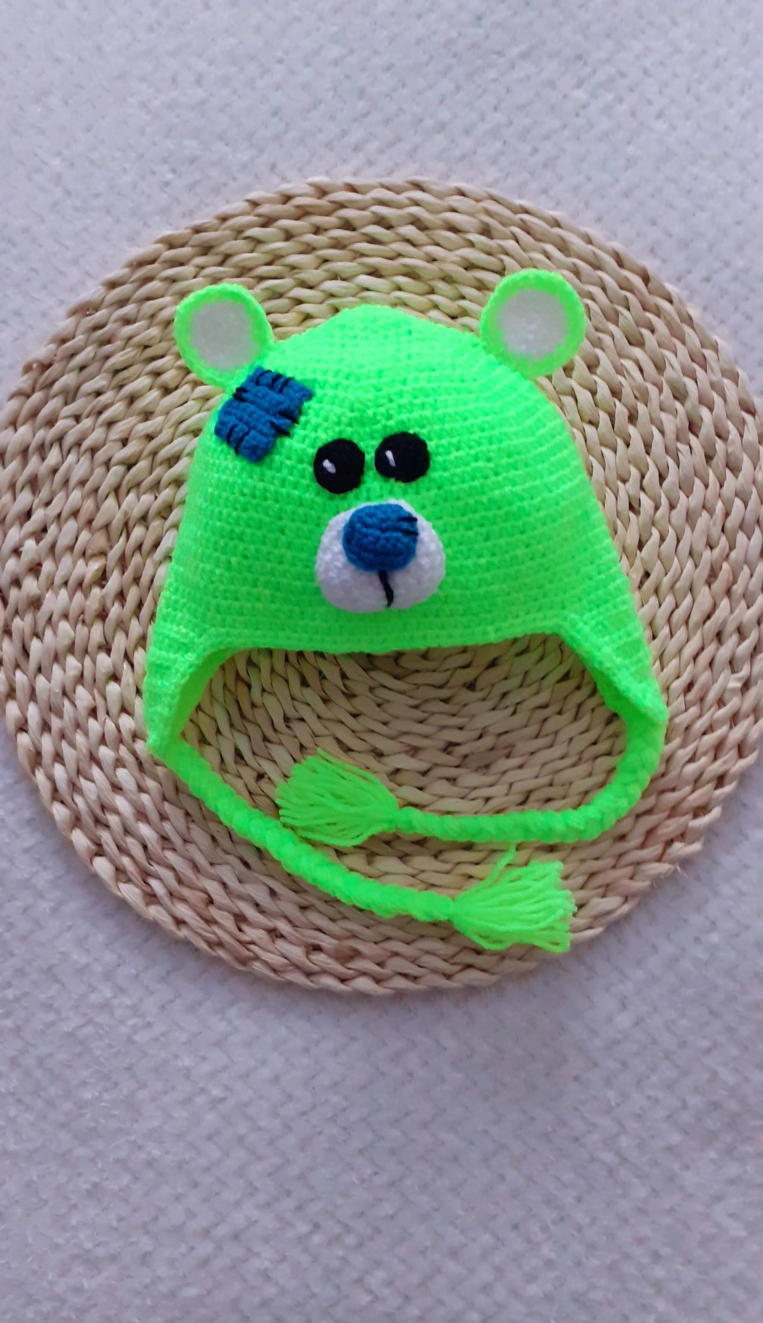 Căciuliță croșetată pentru bebeluși  model ursuleț verde neon cu petic albastru, 03 luni - îmbrăcăminte și modă - eșarfe, pălării, fularuri - căciulă - Artynos.ro Căciuliță croșetată pentru bebeluși  model ursuleț verde neon cu petic albastru, 03 luni - îmbrăcăminte și modă - eșarfe, pălării, fularuri - căciulă - Artynos.ro