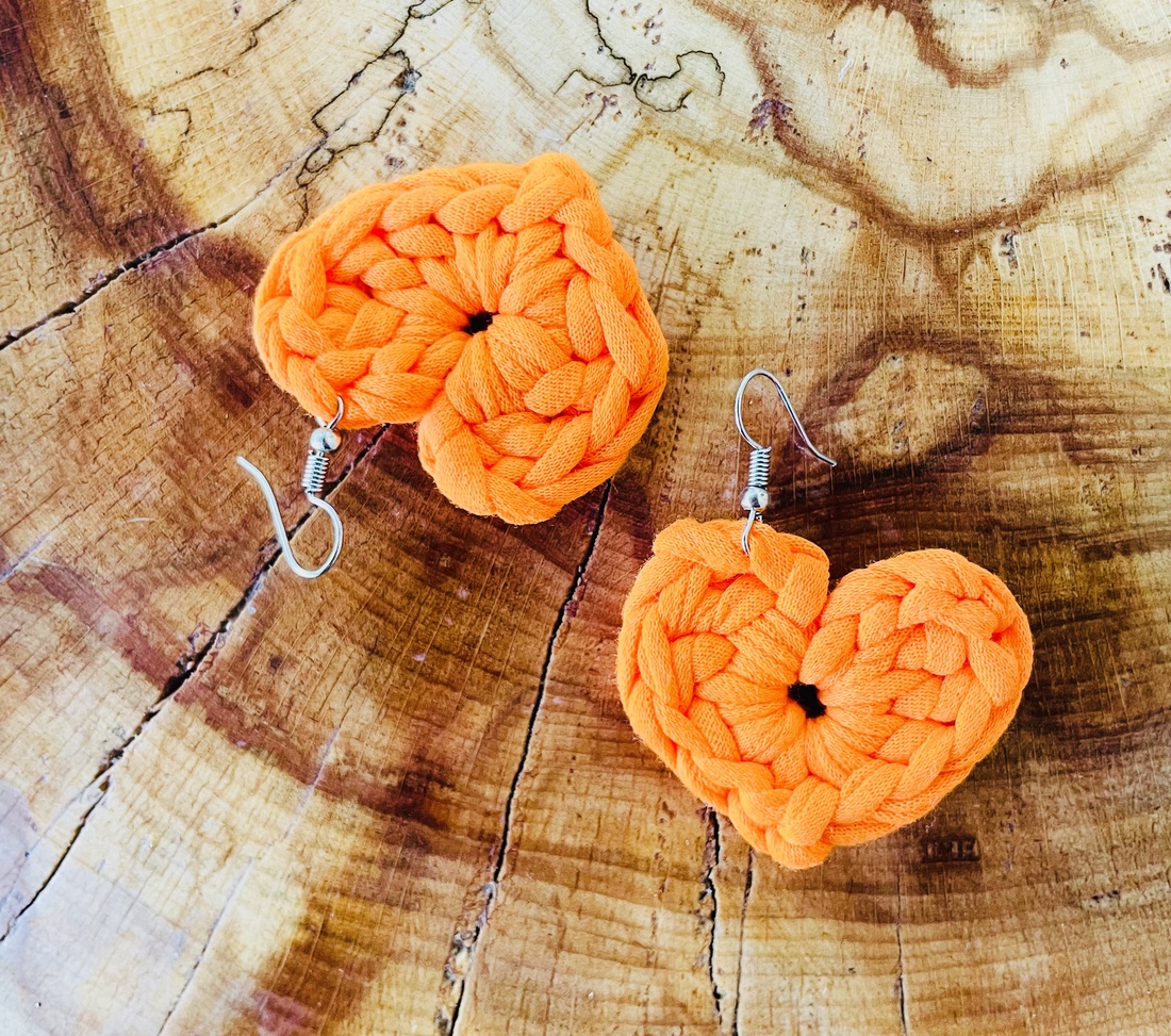 Cercei inimă croșetați  accesorii handmade portocalii din fir de bumbac - bijuterii - cercei - cercei lungi - Artynos.ro Cercei inimă croșetați  accesorii handmade portocalii din fir de bumbac - bijuterii - cercei - cercei lungi - Artynos.ro