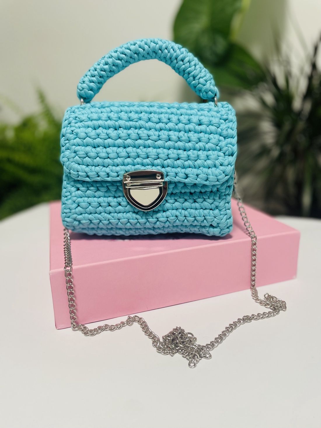 Poșetă croșetată manual din fir de bumbac  turcoaz fermecă - genți și portofele - genți de mână și umăr - geantă casual - Artynos.ro