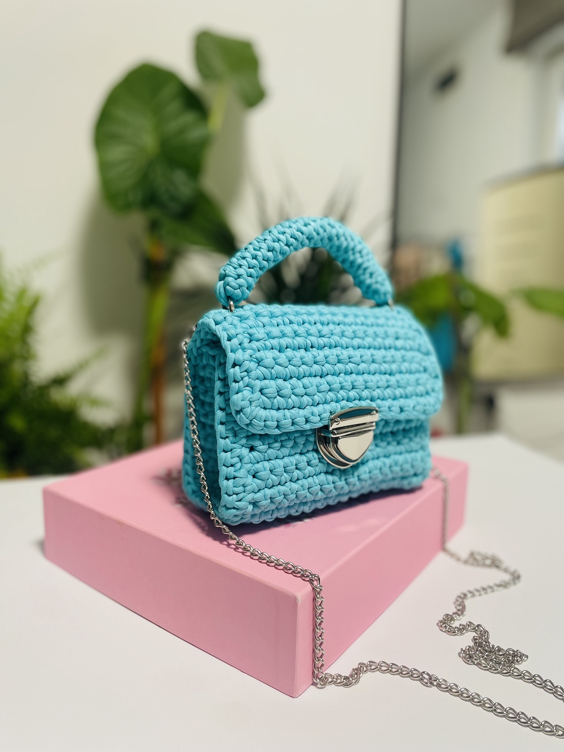Poșetă croșetată manual din fir de bumbac  turcoaz fermecă - genți și portofele - genți de mână și umăr - geantă casual - Artynos.ro