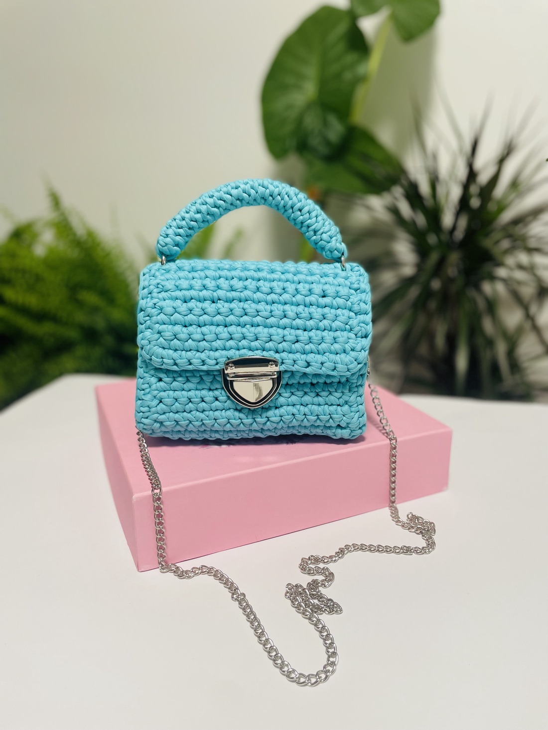 Poșetă croșetată manual din fir de bumbac  turcoaz fermecă - genți și portofele - genți de mână și umăr - geantă casual - Artynos.ro