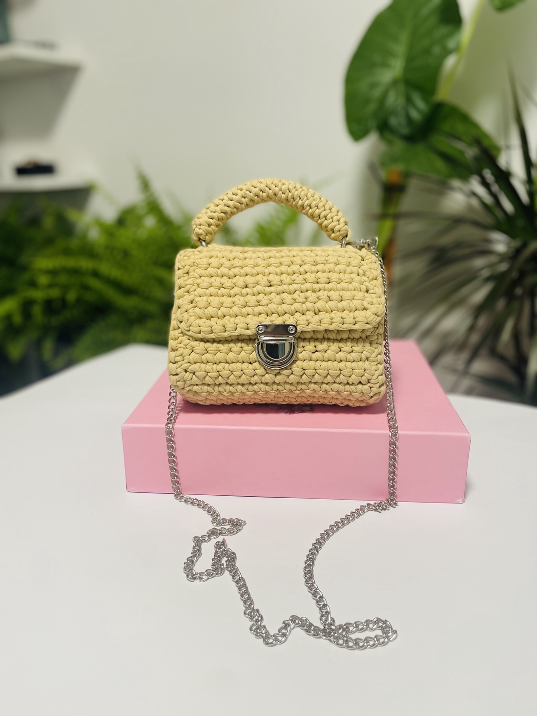 Poșetă croșetată manual din fir de bumbac  beige - genți și portofele - genți de mână și umăr - geantă casual - Artynos.ro