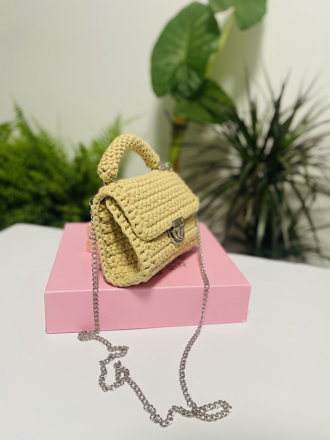 Poșetă croșetată manual din fir de bumbac  beige - genți și portofele - genți de mână și umăr - geantă casual - Artynos.ro