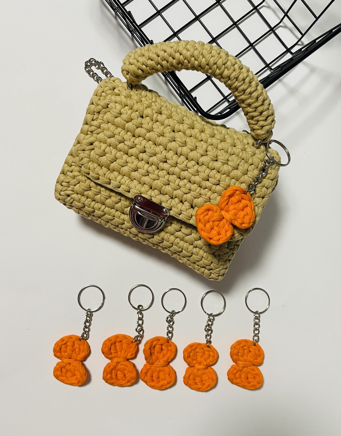 Poșetă croșetată manual din fir de bumbac  beige - genți și portofele - genți de mână și umăr - geantă casual - Artynos.ro