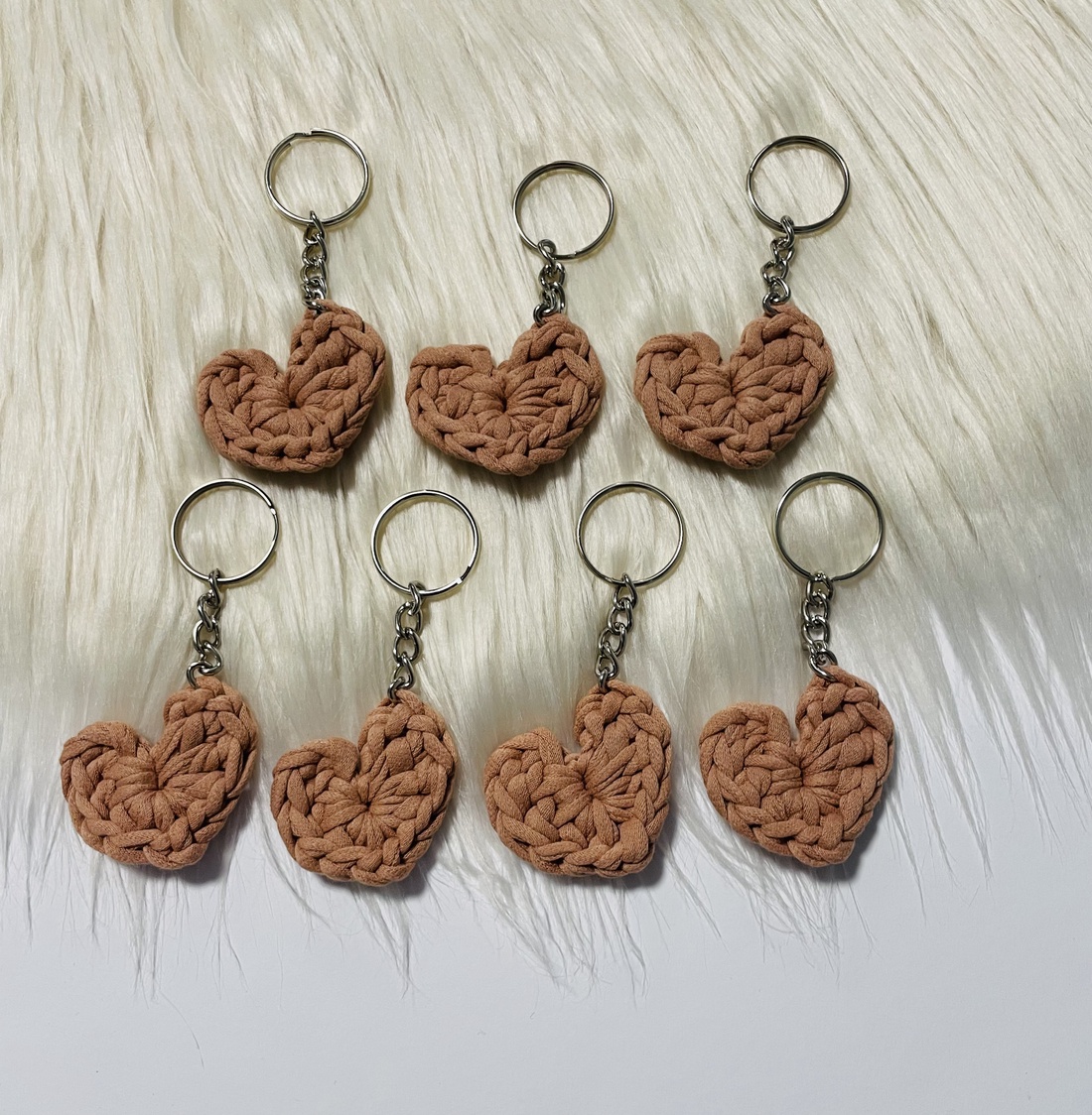 Breloc inimioară croșetată � culoare teracotă - genți și portofele - accesorii genți - breloc - Artynos.ro