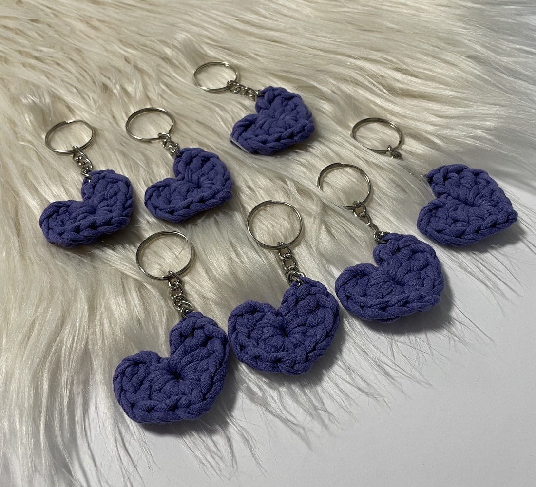 Breloc inimioară croșetată � culoare mov - genți și portofele - accesorii genți - breloc - Artynos.ro