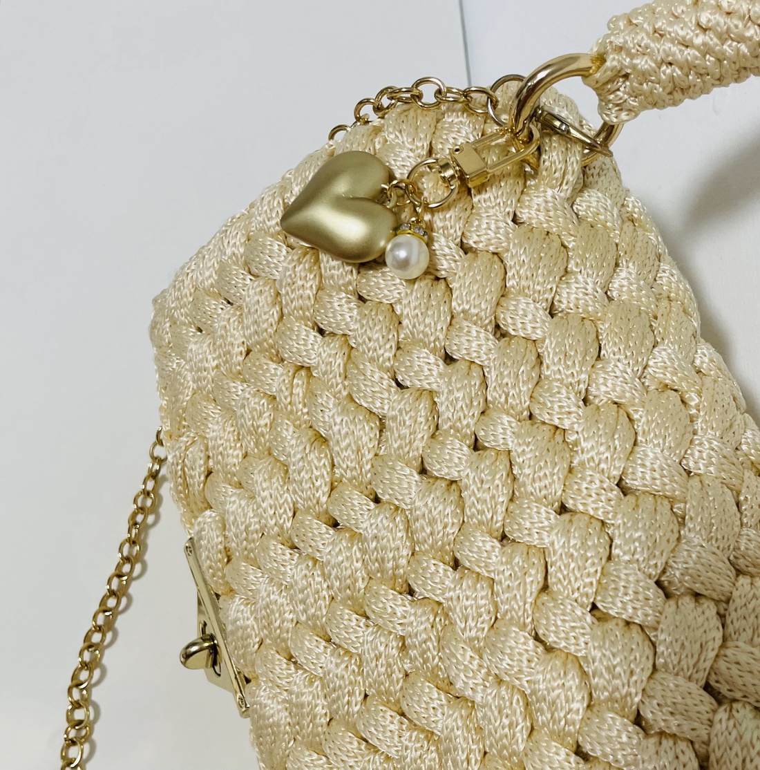    Breloc Inimă Aurie  Accesoriu Elegant pentru Poșete Croșetate  - genți și portofele - accesorii genți - breloc - Artynos.ro