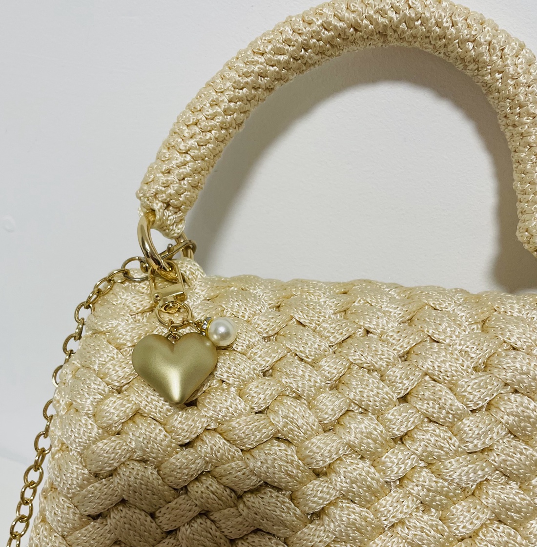    Breloc Inimă Aurie  Accesoriu Elegant pentru Poșete Croșetate  - genți și portofele - accesorii genți - breloc - Artynos.ro