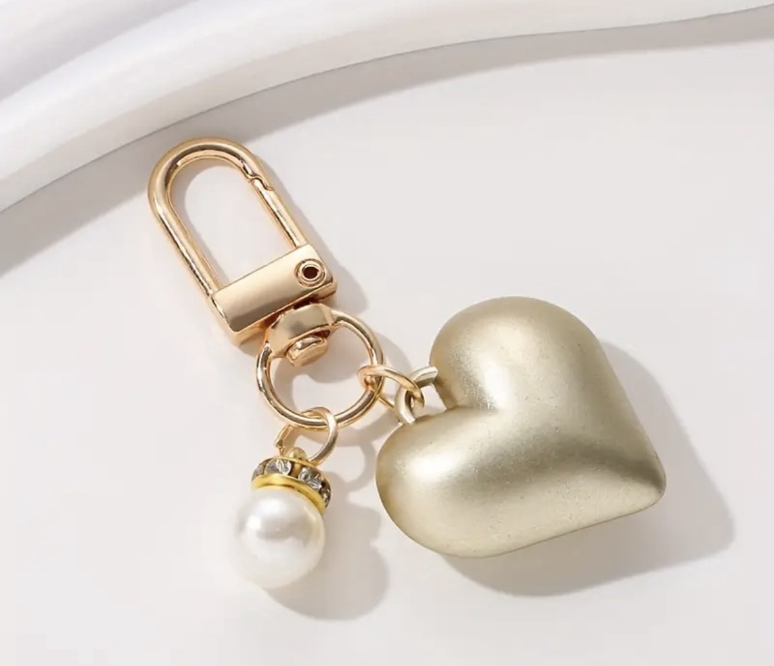    Breloc Inimă Aurie  Accesoriu Elegant pentru Poșete Croșetate  - genți și portofele - accesorii genți - breloc - Artynos.ro