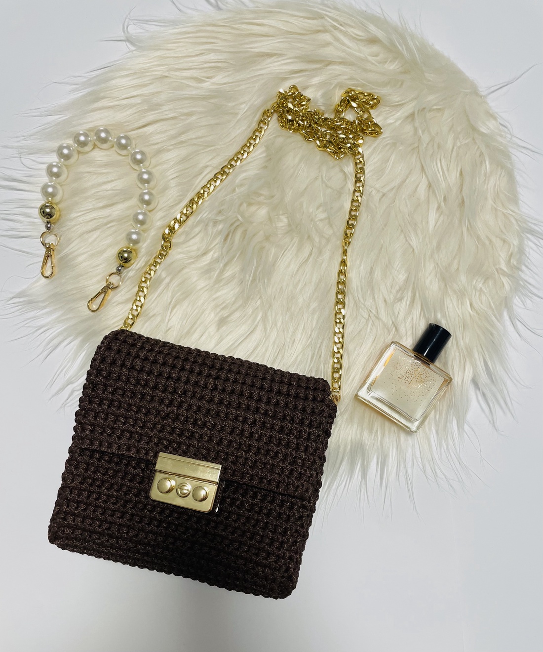 Poșetă croșetată elegantă  maro cu accesorii aurii - genți și portofele - genți de mână și umăr - geantă crossbody - Artynos.ro