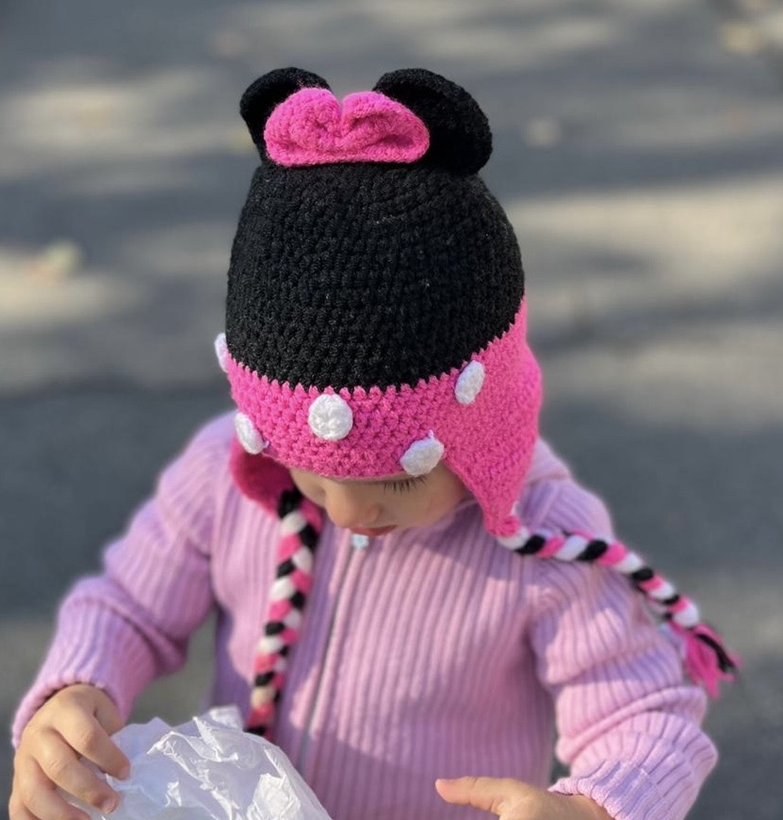 Caciuliță inspirată din Minnie Mouse - îmbrăcăminte și modă - eșarfe, pălării, fularuri - căciulă - Artynos.ro