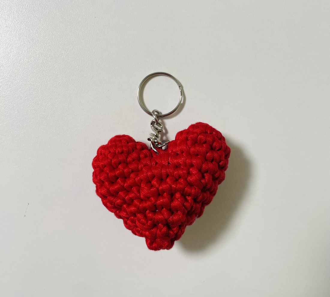 Inimioară croșetată roșie - genți și portofele - accesorii genți - breloc - Artynos.ro