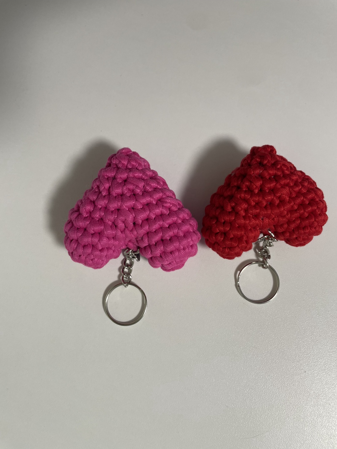 Inimioară croșetată roșie - genți și portofele - accesorii genți - breloc - Artynos.ro