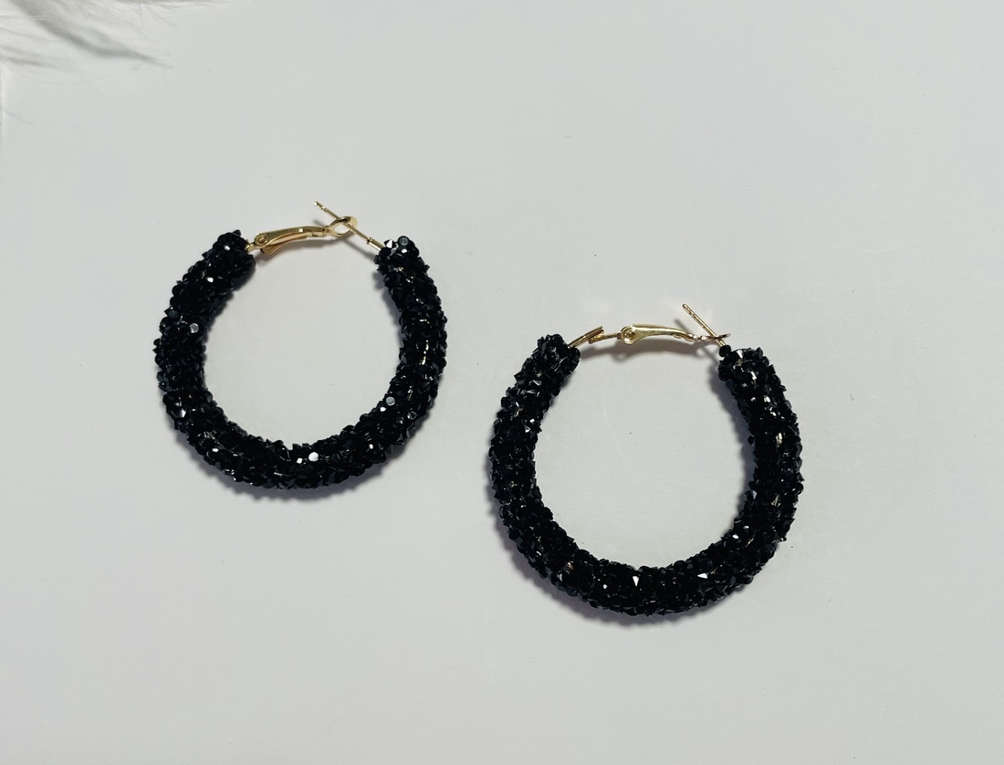 Cercei tip cerc cu pietricele negre � eleganță modernă - accesorii nuntă - bijuterii mireasă - cercei mireasă - Artynos.ro