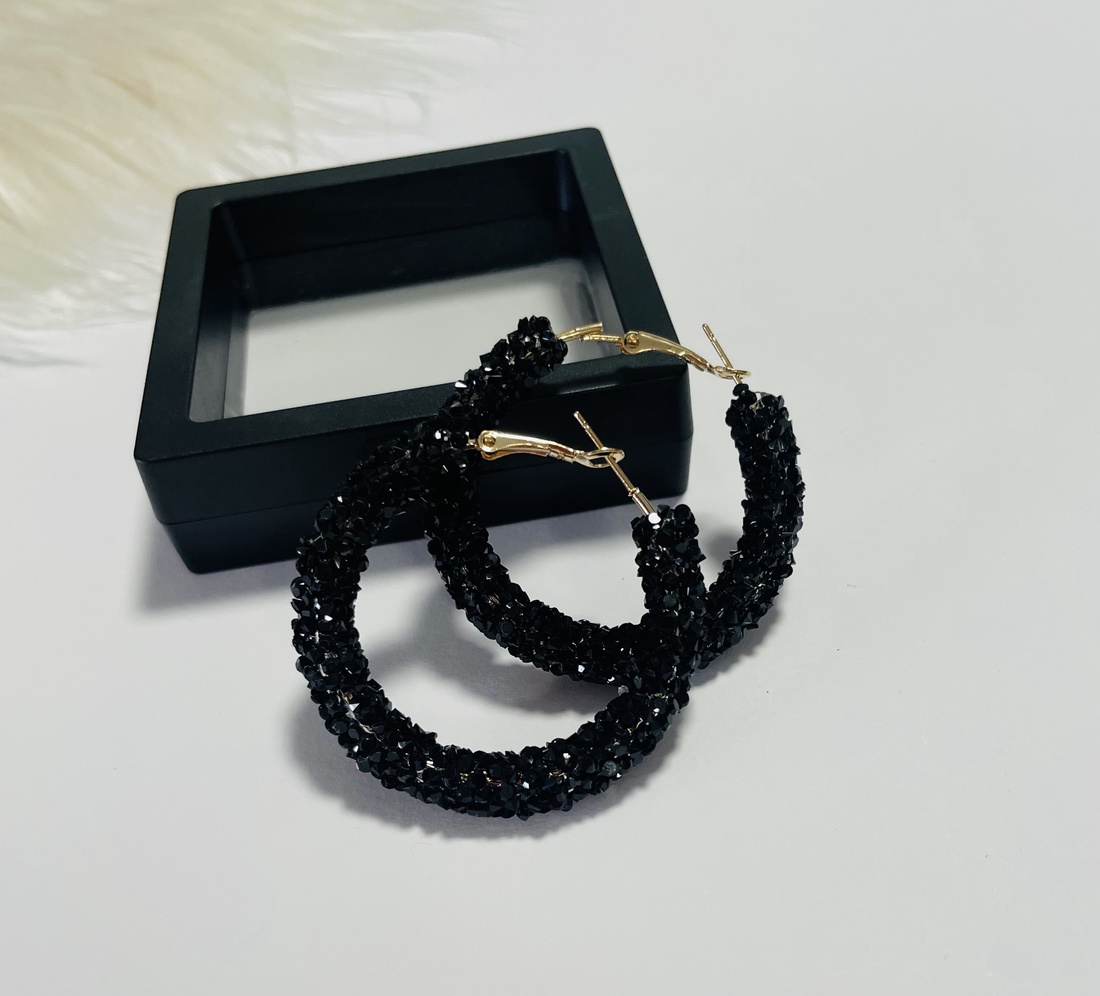Cercei tip cerc cu pietricele negre � eleganță modernă - accesorii nuntă - bijuterii mireasă - cercei mireasă - Artynos.ro