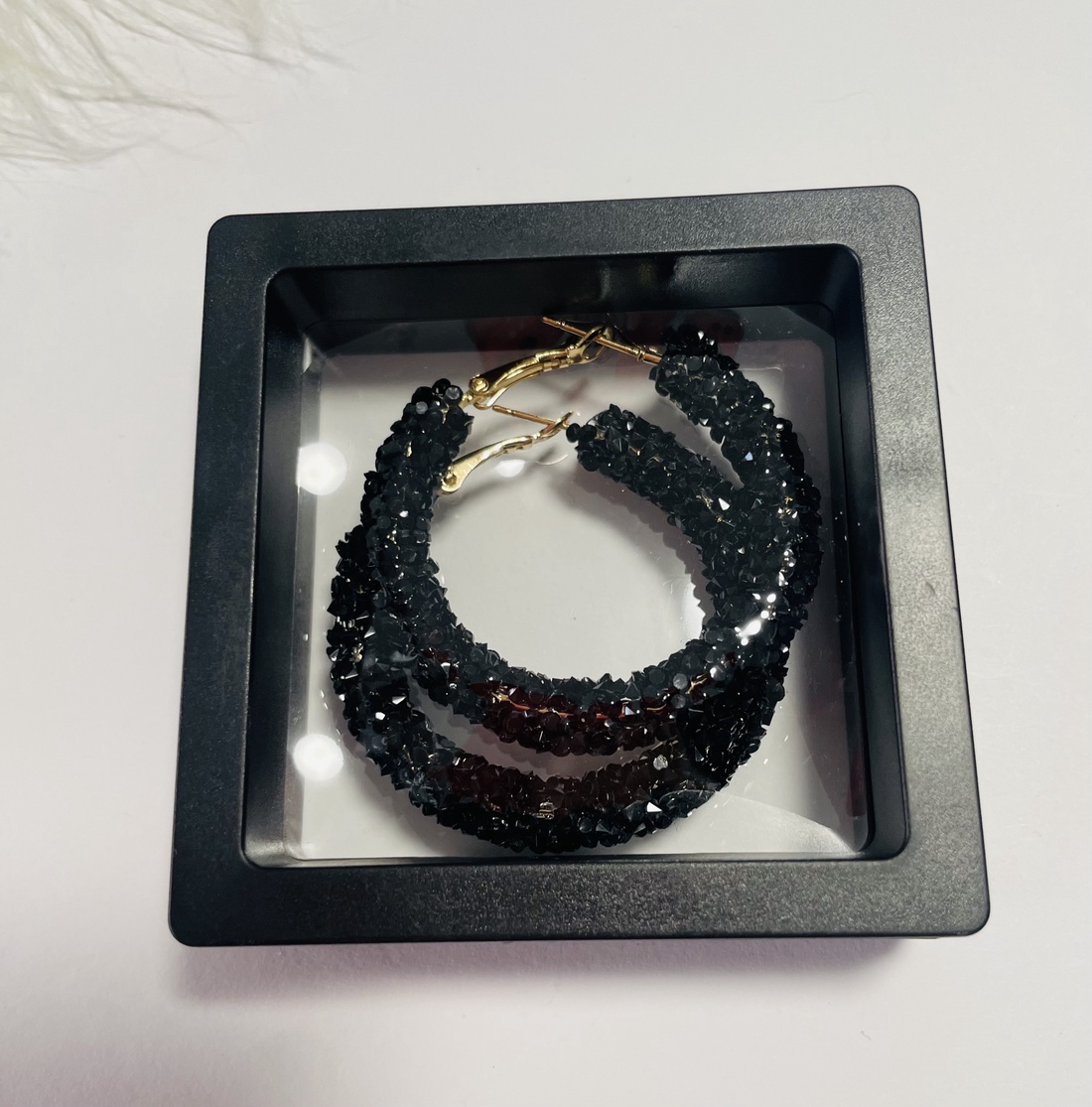 Cercei tip cerc cu pietricele negre � eleganță modernă - accesorii nuntă - bijuterii mireasă - cercei mireasă - Artynos.ro