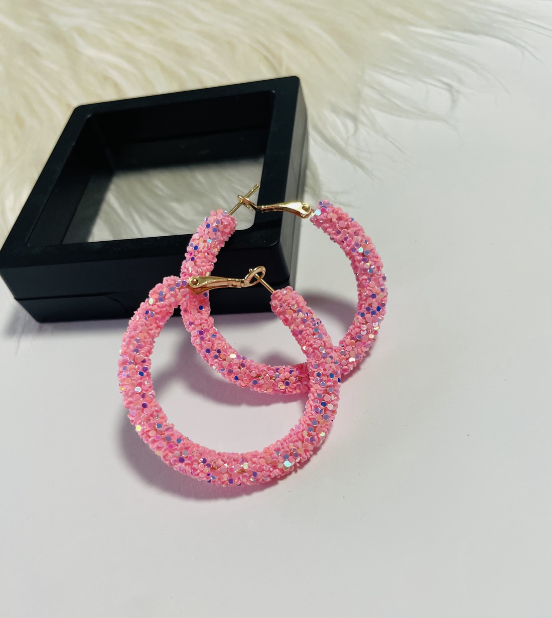 Cercei tip cerc cu pietricele roz � feminitate și rafinament - accesorii nuntă - bijuterii mireasă - cercei mireasă - Artynos.ro