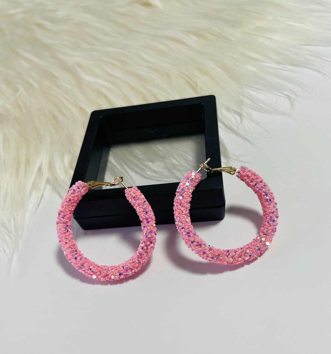 Cercei tip cerc cu pietricele roz � feminitate și rafinament - accesorii nuntă - bijuterii mireasă - cercei mireasă - Artynos.ro