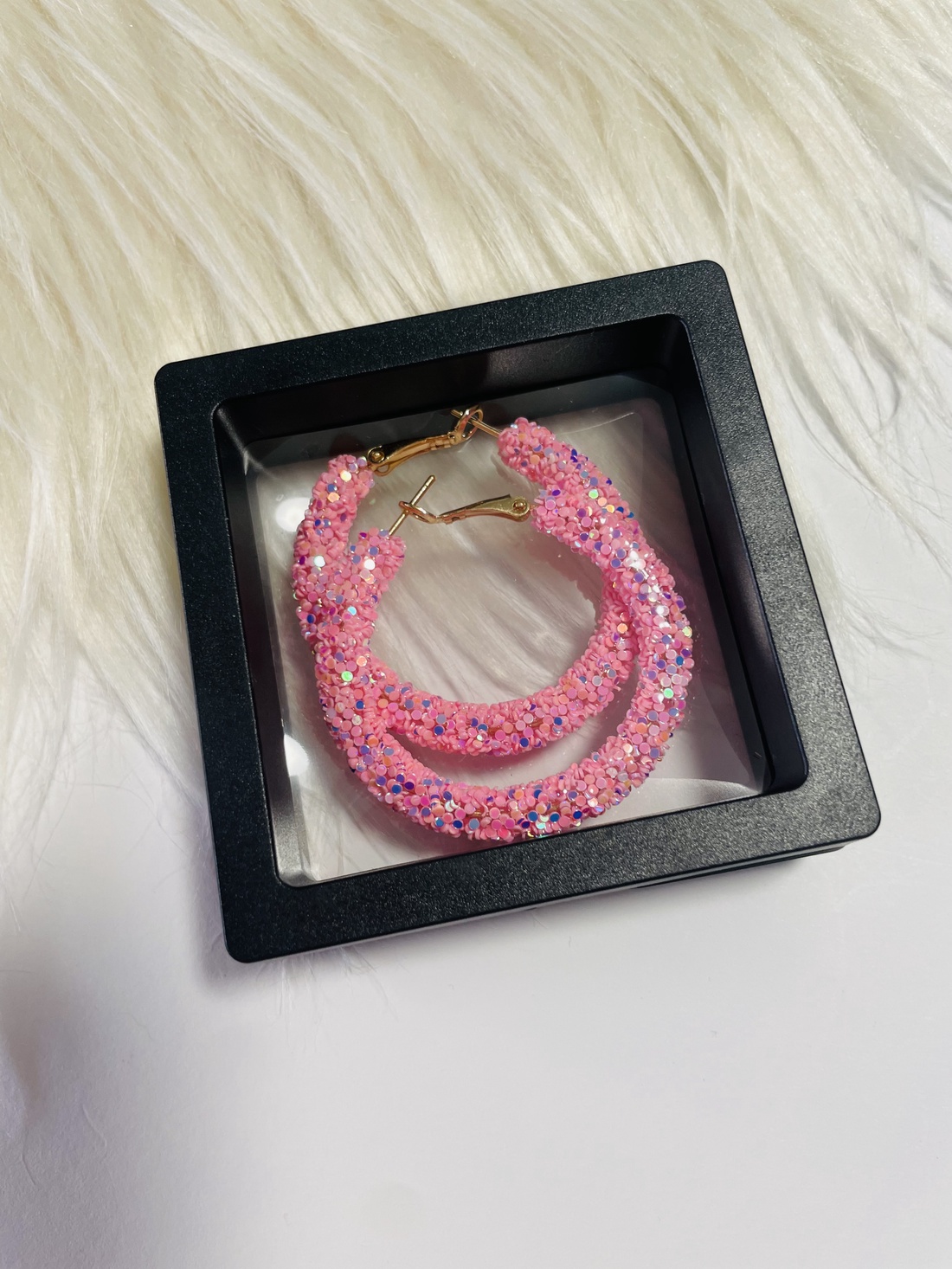 Cercei tip cerc cu pietricele roz � feminitate și rafinament - accesorii nuntă - bijuterii mireasă - cercei mireasă - Artynos.ro